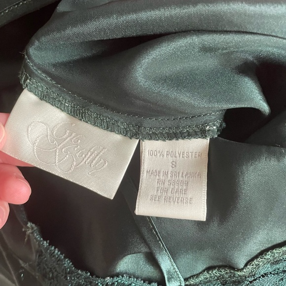 Vintage Satin Green Chemise with Lace Trim - Picture 8 of 9